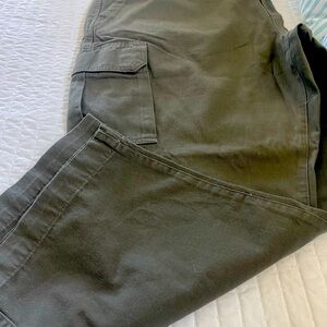 MENS NEW CARGO PANTS , OLIVE GREEN , 44x29.  GREAT DEAL 🇺🇸🇺🇸🇺🇸🇺🇸